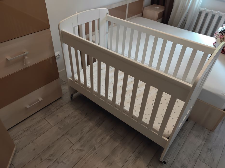 Patut de lemn pentru copii