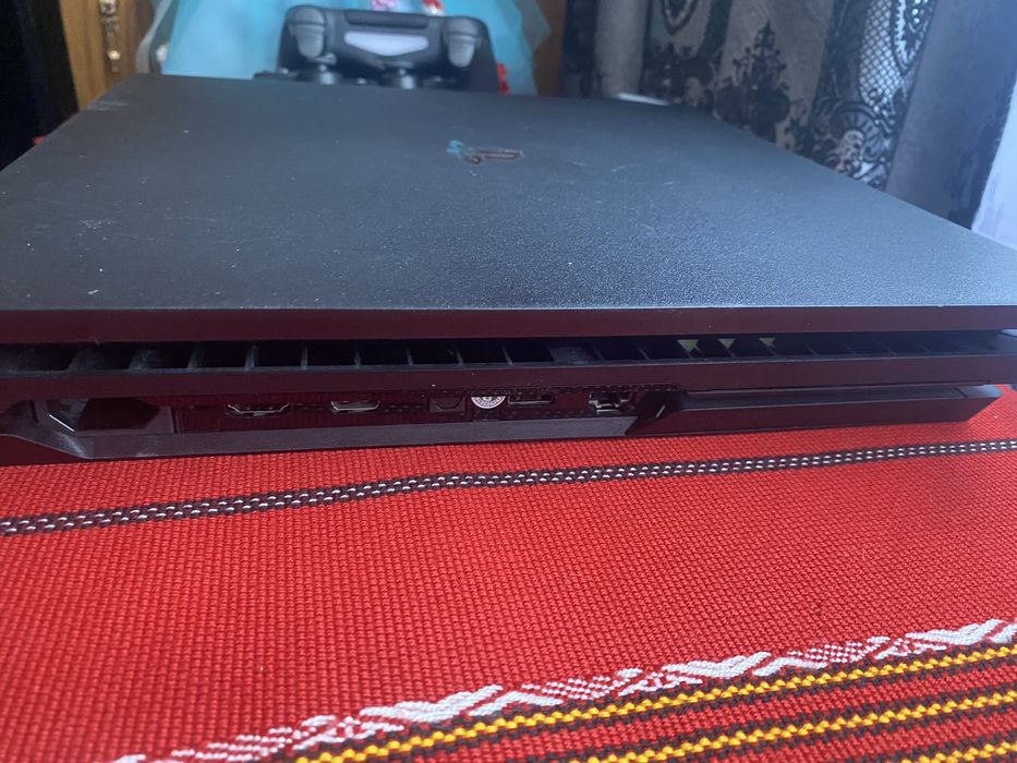 Playstation 4+ 2 console