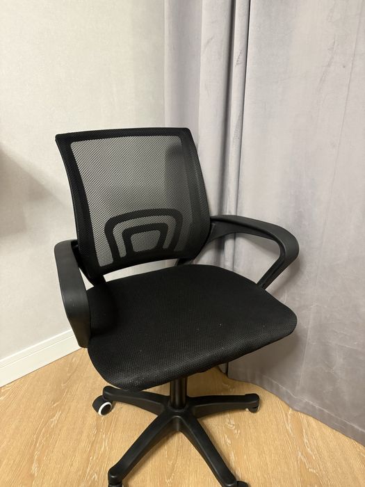 Офисная кресло в идеатном состояни