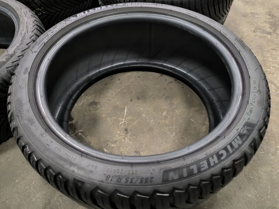 Anvelope Michelin CrossClimate 2, 225/40R18 si 255/35R18