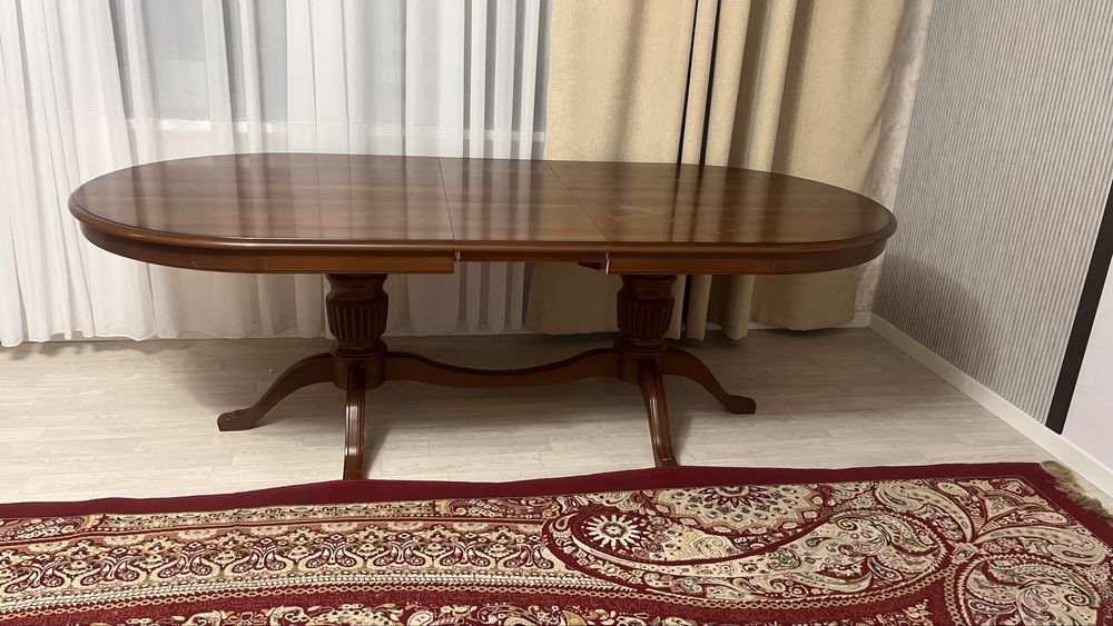 Стол для гостинной