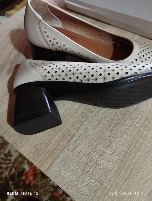 Дамски обувки на Пещера