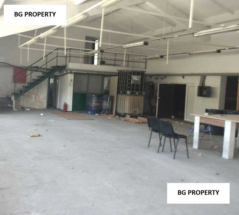 Продава промишлено помещение - сграда с двор