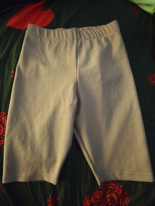 Pantaloni scurți