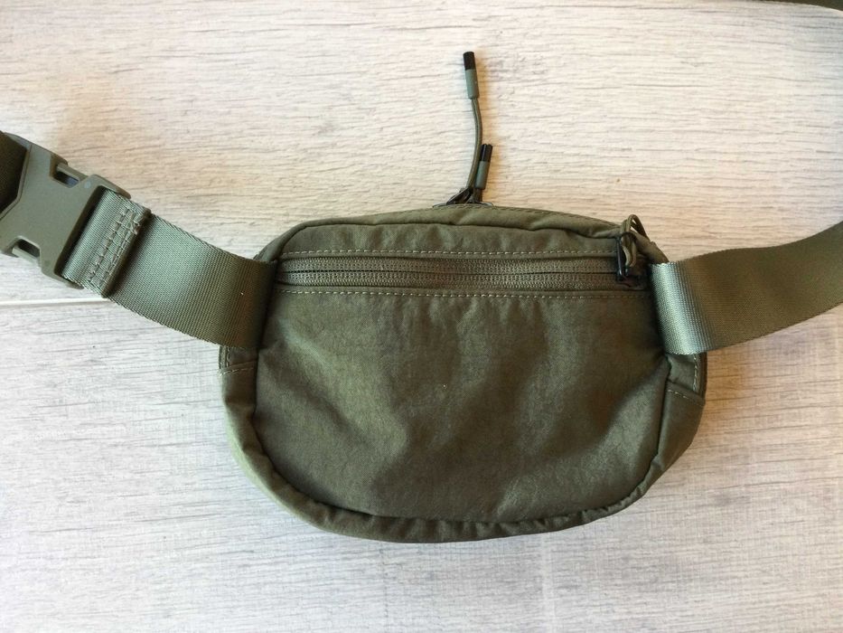 НОВА оригинална мъжка / унисекс маслено зелена чанта / crossbody bag / чантичка за кръста "банан" NIKE / Найк от САЩ