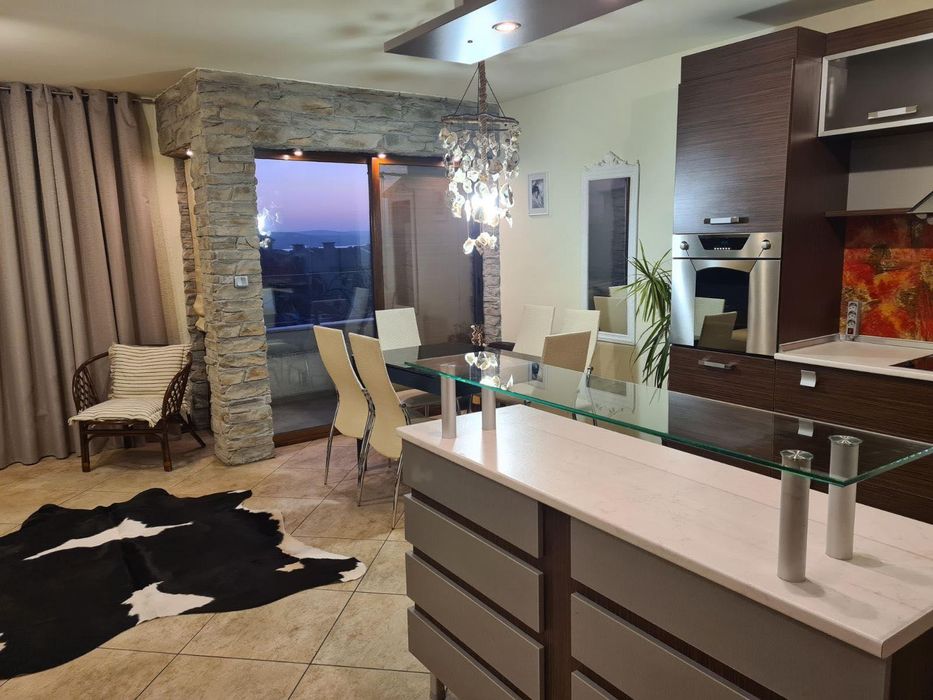 Дава се под наем Двустаен апартамент в Варна, Зимно кино Тракия - 70 кв.м за 575 € - Снимка #2