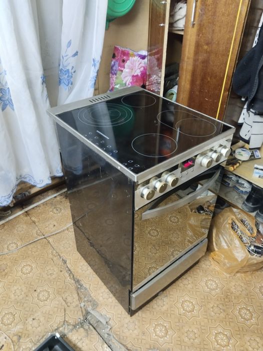 Продам стеклокерамическую плиту Hansa