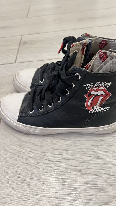 Детская обувь и одежда