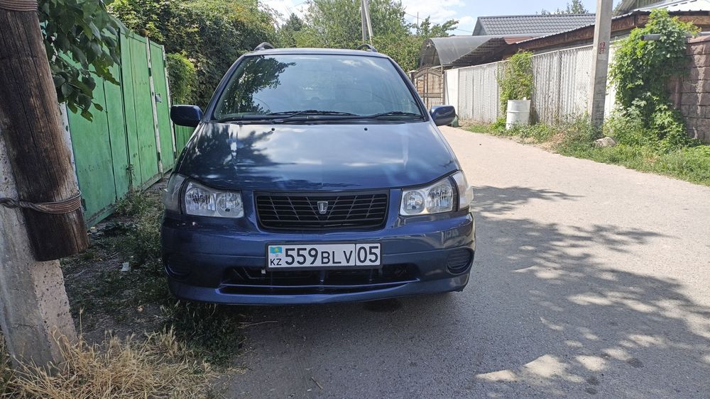 Автомобиль Ниссан Люберти 1999 года выпуска бензин,правый руль,7 п/м