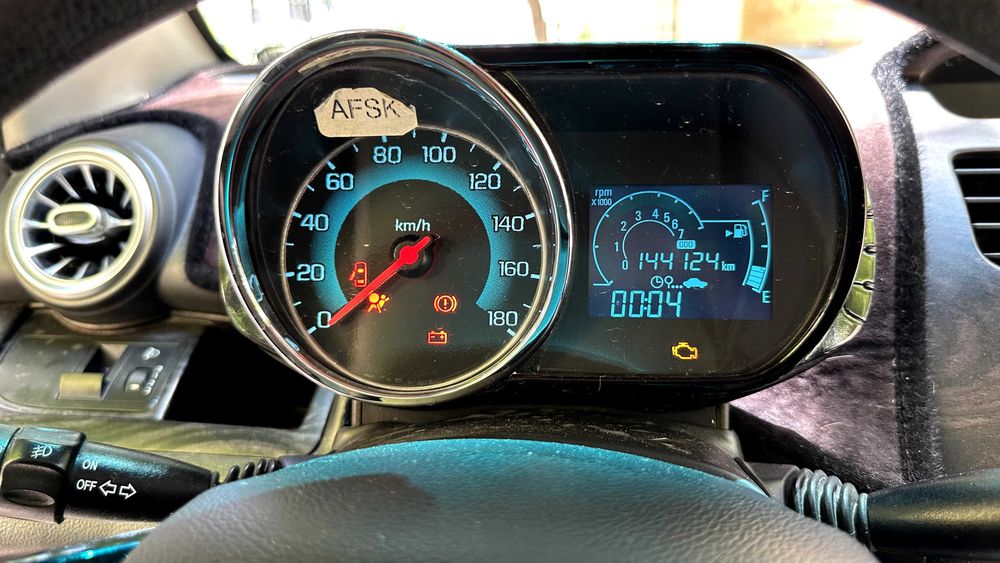 Срочно Продам Спарк M-300 Spark Tez Sotiladi