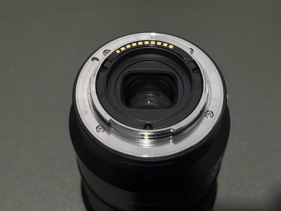Sony E 18-105mm f/4 G OSS PZ - Sony E-mount (APS-C)