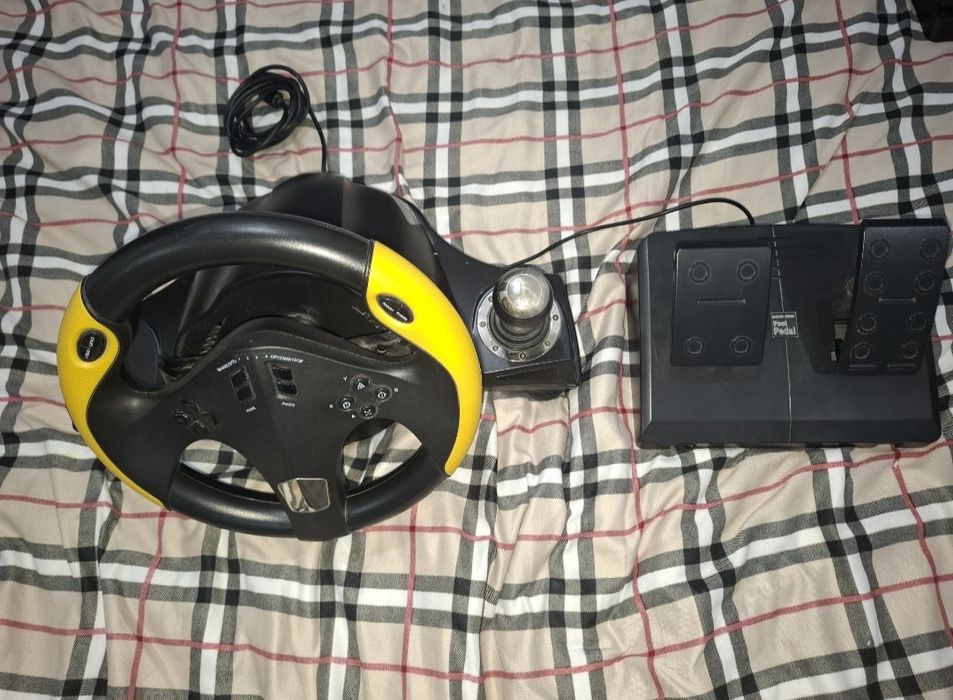 PlayStation 4/Ps4 Slim 528gb cu 5 jocuri si volan cu pedale