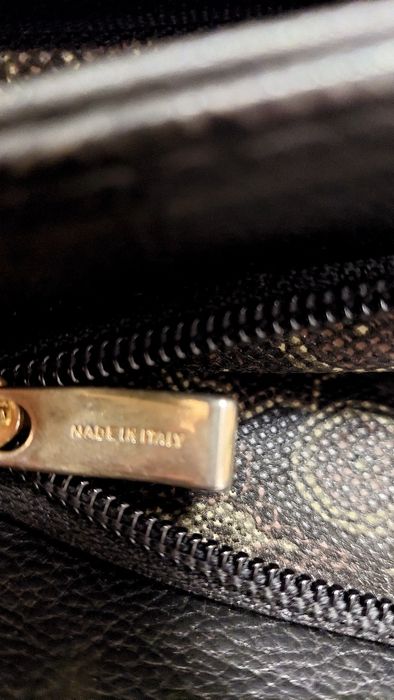 Geantă din piele neagră