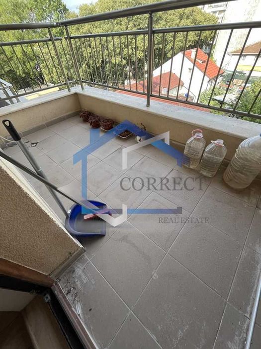 Дава се под наем Тристаен апартамент в Варна, Колхозен пазар - 110 кв.м за 561 € - Снимка #12