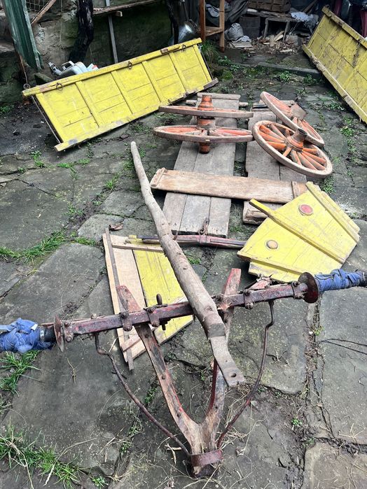 Стара каруца, разглобена