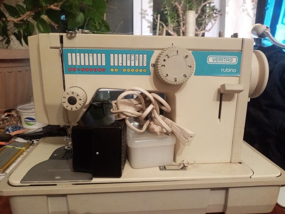 Продам швейную машинку