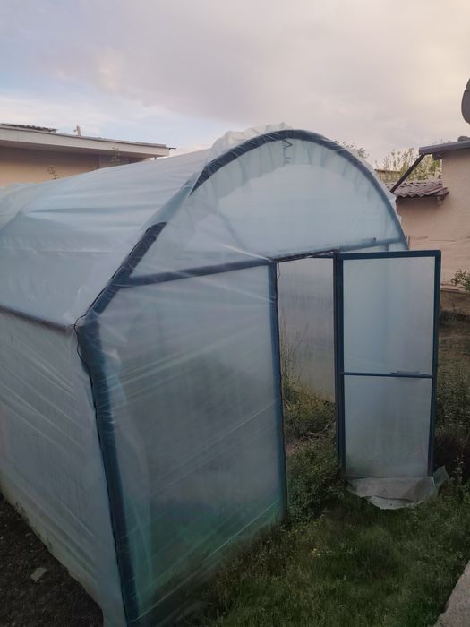 Парник сотилади узимники