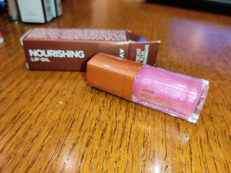 олио за устни Nourishing Shine AVON