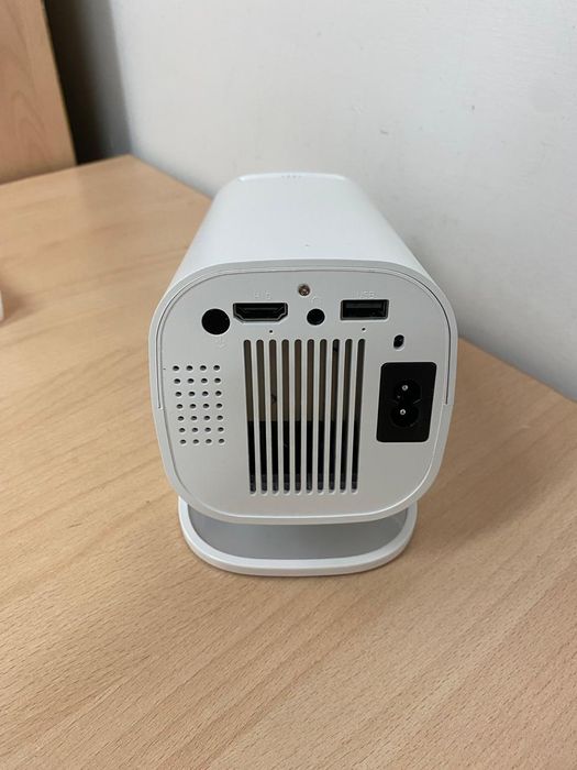 Современный проектор для дома и офиса