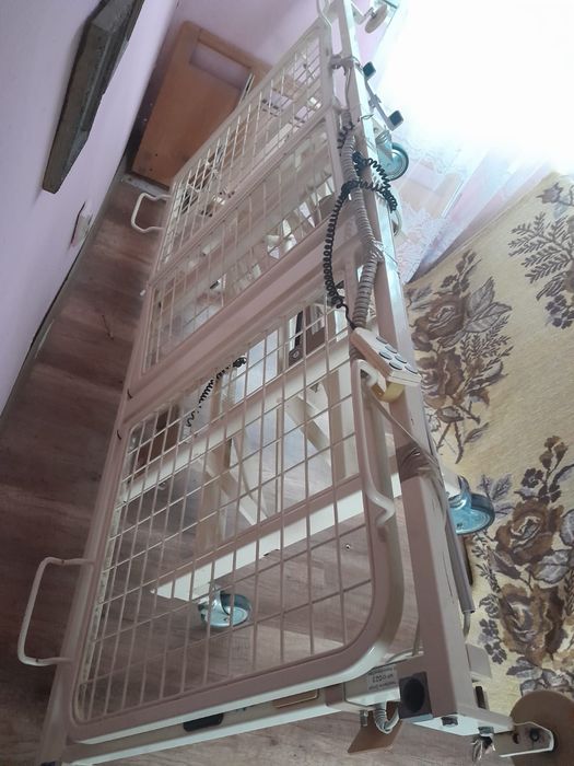 Pat electric medical și scaun pentru persoane cu dizabilități