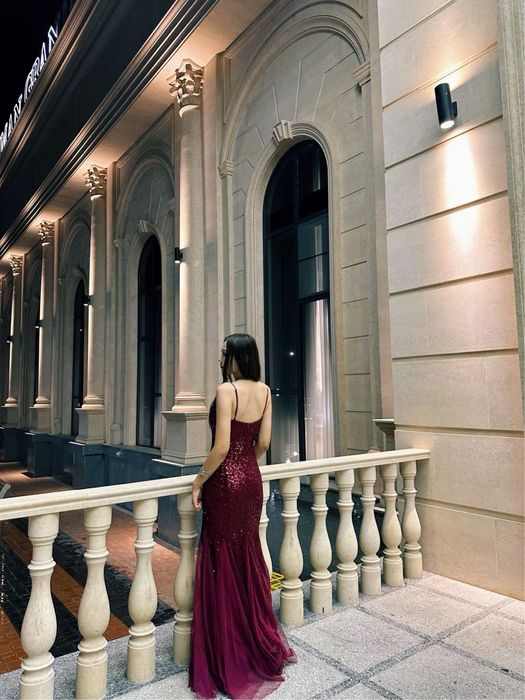 Продаю очень красивое красное платье