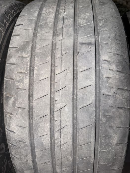 Продам комплект шин 235/45/18 Bridgestone