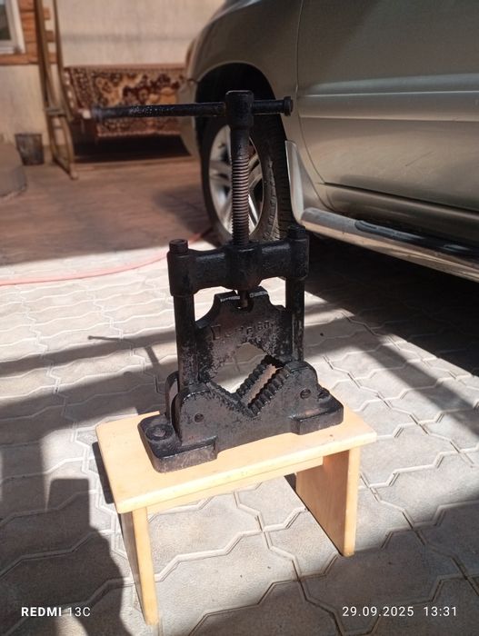 Продаются тиски слесарные