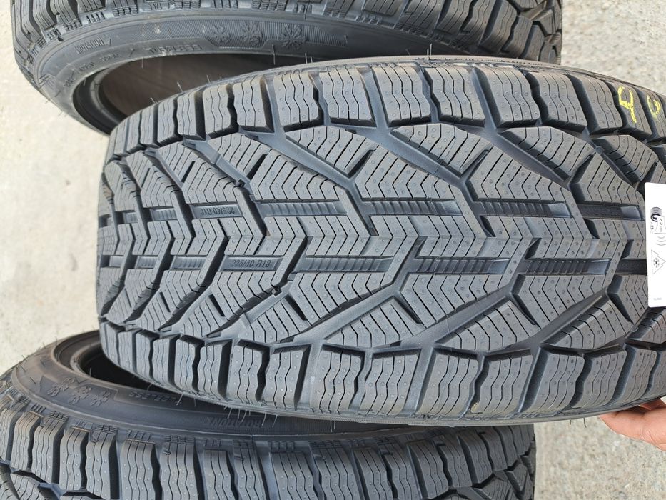 Anvelope de iarna 225-40r18 Taurus