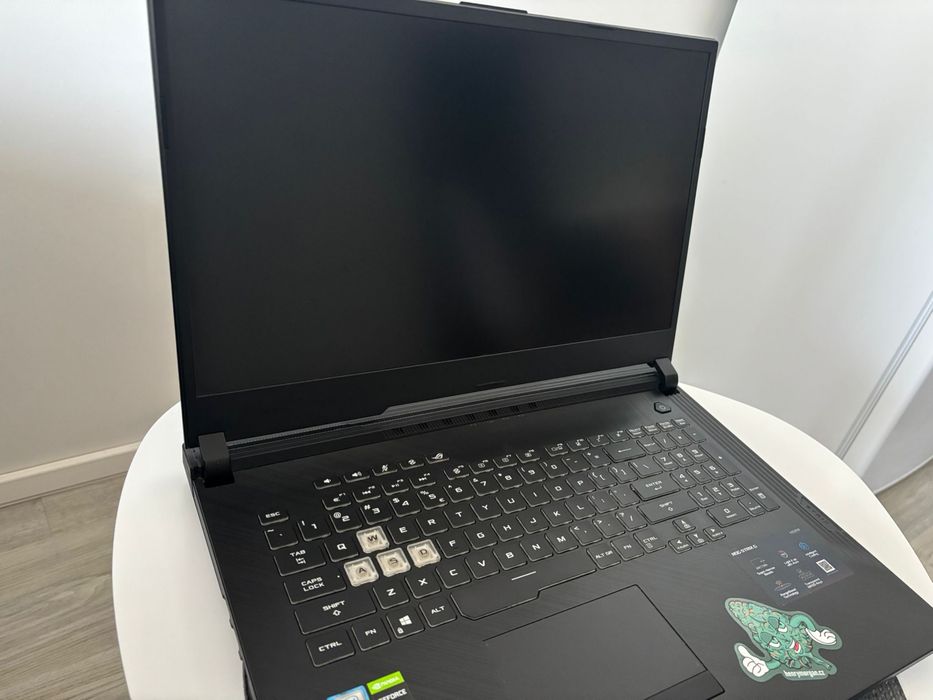 ASUS ROG Strix G731GT – i7-9750H / 8GB RAM / SSD 256GB + HDD 512GB / 17,3”