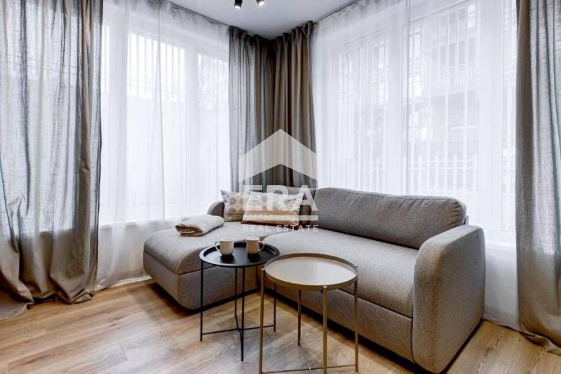 Продава се Тристаен апартамент в София, Център - 104 кв.м за 1614 €/кв.м - Снимка #1