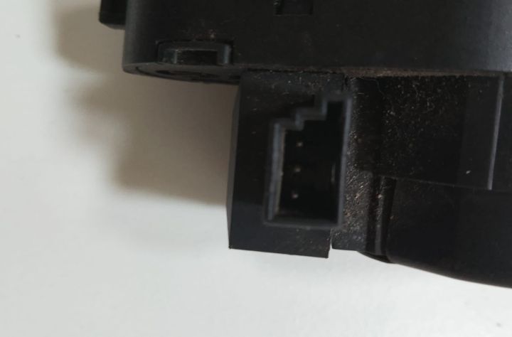 Motoras Behr clapeta aeroterma 6902854 BMW Seria 3 E46