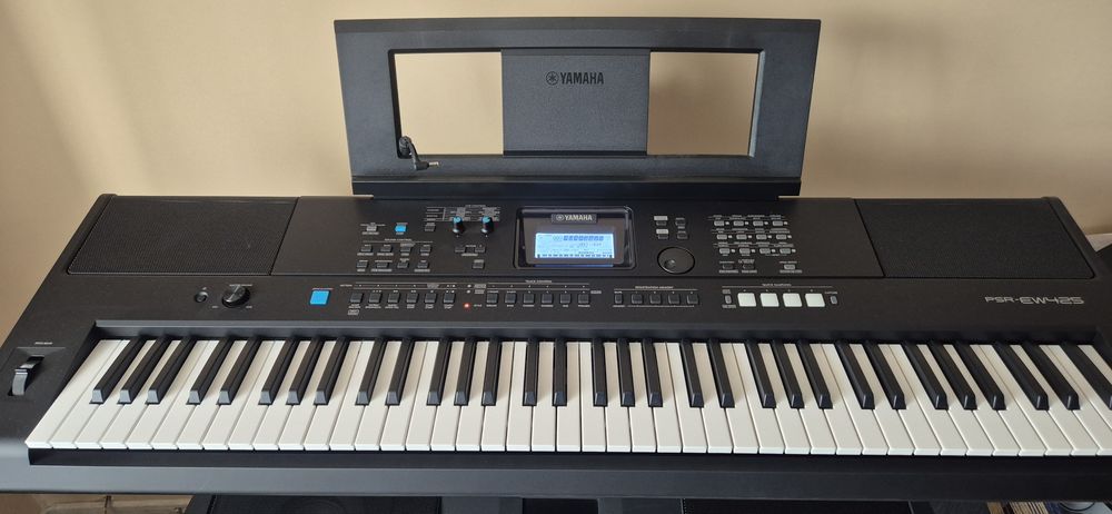 Yamaha psr ew 425
