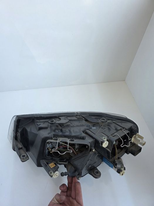 Десен фар Skoda Superb I 3U4