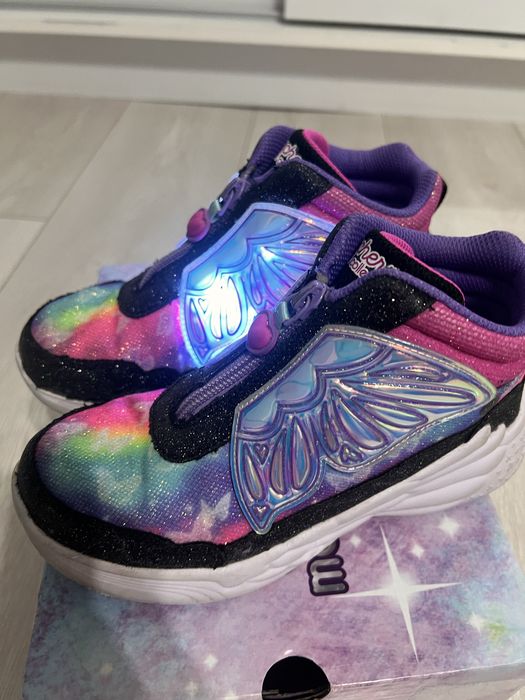 Adidasi Skechers, marimea 32