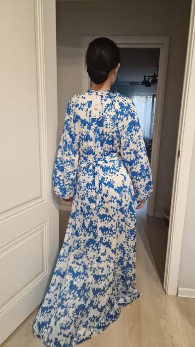 Красивое голубое платье