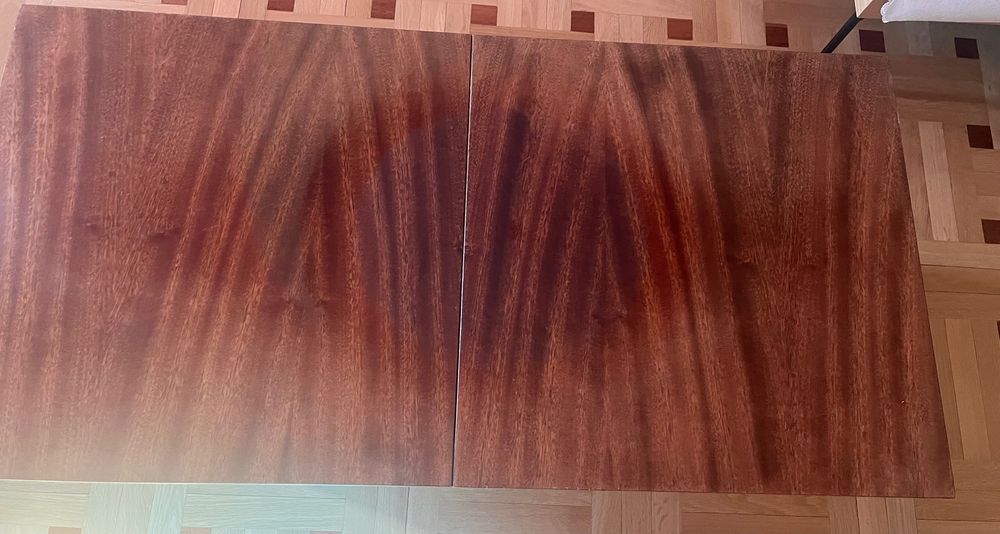 Маса от дърво за всекидневна