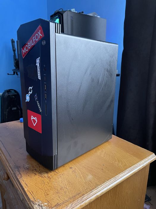 Sistem Desktop Gaming Lenovo