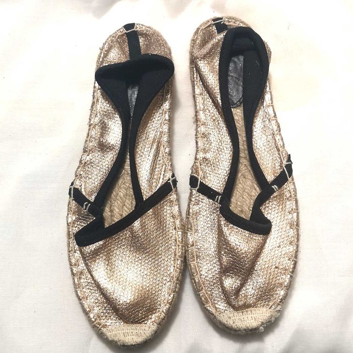 Vand papuci de dama aurii, marimea 38, noi