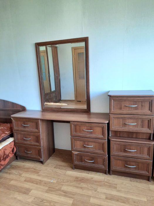 Продам спальный гарнитур