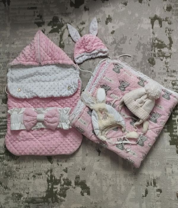 Конверт на выписку+ одеяло+ шапочки