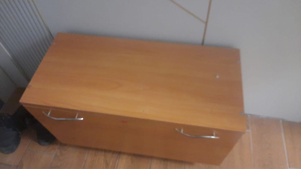 Продам прихожую. Цена 10000.