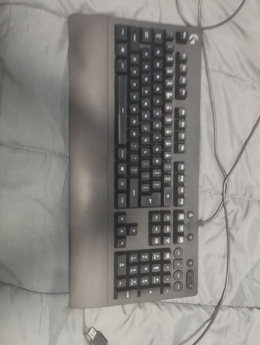 Logitech клавиатура