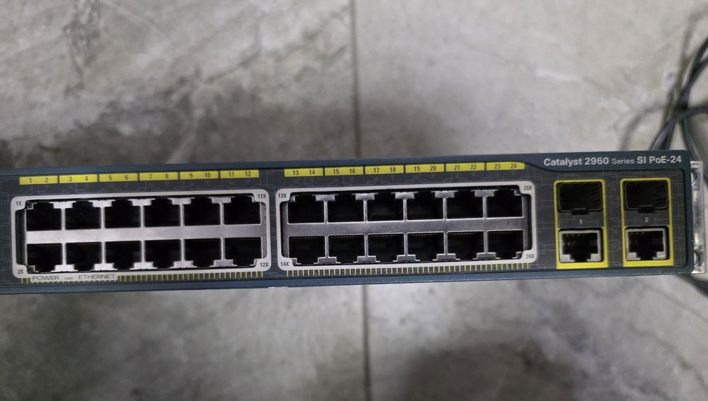 Switch Cisco Catalyst WS-C2960-24PC-S