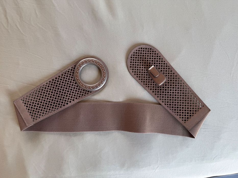 Нежен бежов колан