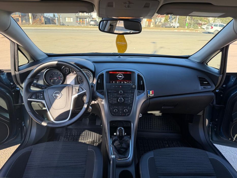Vând Opel Astra j Enjoy Sedan Km 100% Reali.