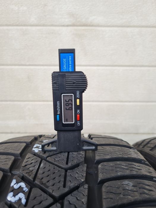 Зимни гуми 2 броя PIRELLI SottoZero3 215 55 R17 дот 2818