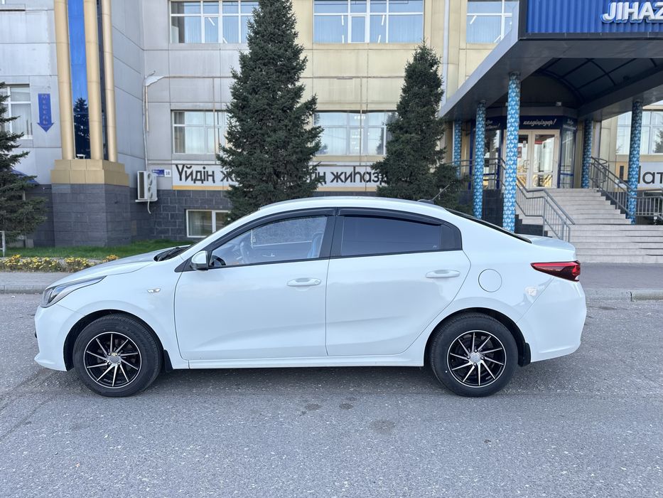 Продам автомобиль KIA RIO