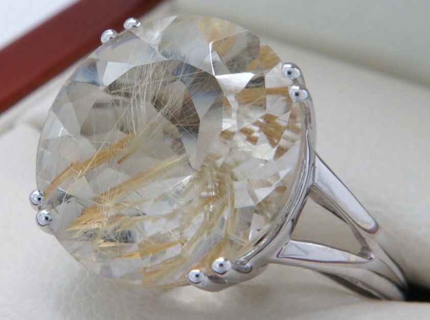 Inel aur alb cu quartz rutilat de 8.73 carate