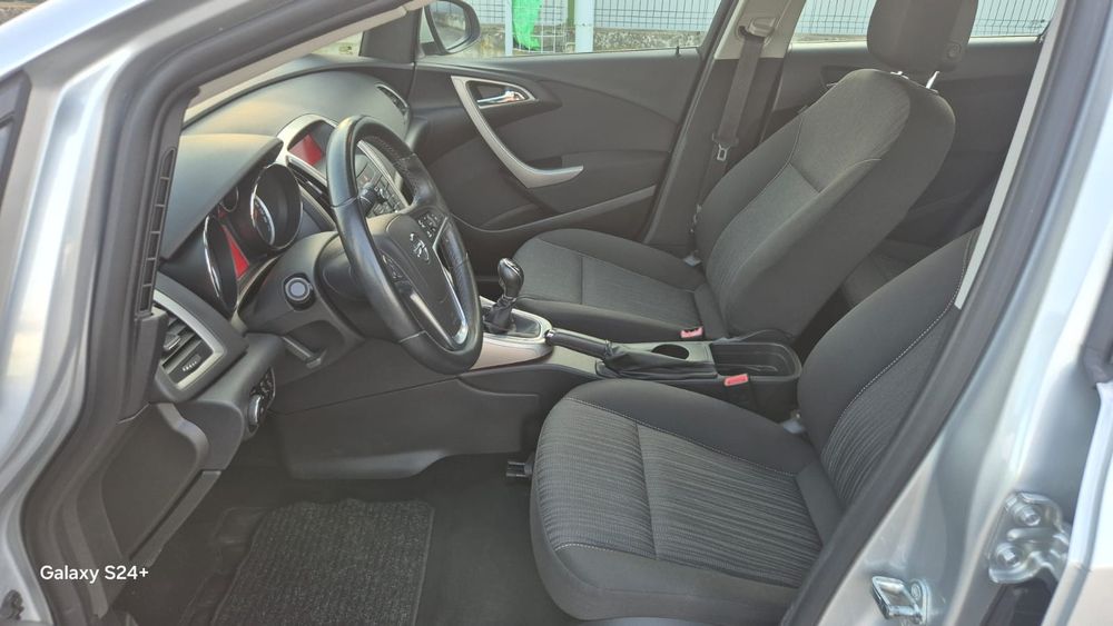 Opel Astra J - An 2011 - 1.6i 116Cp - CIV Eliberat / RAR Efectuat