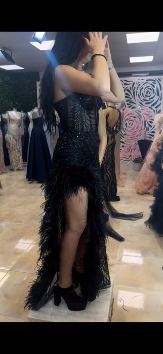 Официална рокля.